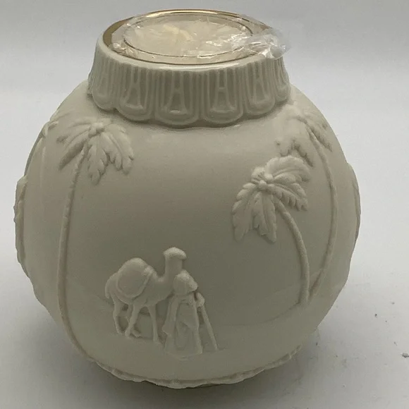 New Lenox Ornamental Glow Nativity Votive - Picture 2 of 16